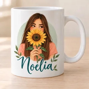 Taza ilustración girasoles + nombre. Pelo: castaño largo y ondulado.