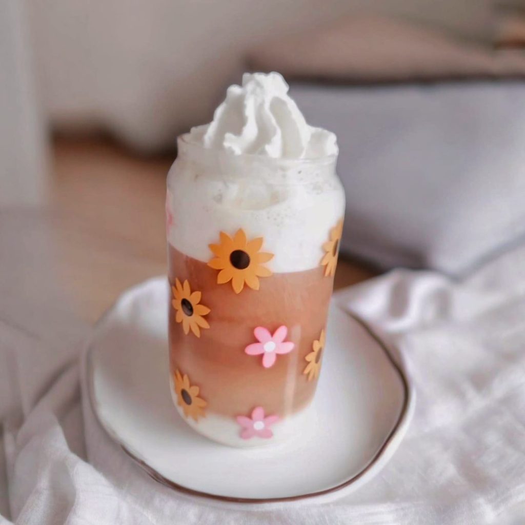 Vaso de girasoles y flores personalizado con vinilo - Incluye cañita y tapa