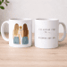 Dos caras de una taza con amigas abrazadas y la frase «Con amigas como tú siempre hay sol». yellow person