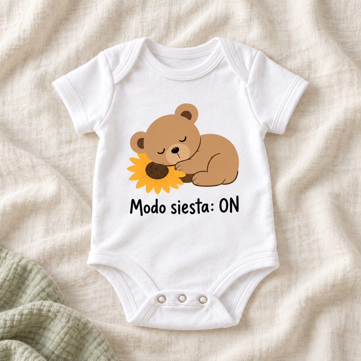 Body bebé Modo siesta: ON. Un osito dormido acompaña la frase «Modo siesta: ON».