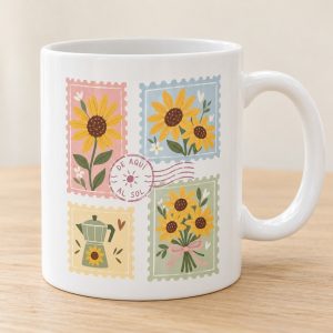 Taza De aquí al sol. Flores y pequeños motivos ilustrados forman una composición alegre, con el sol como hilo conductor.